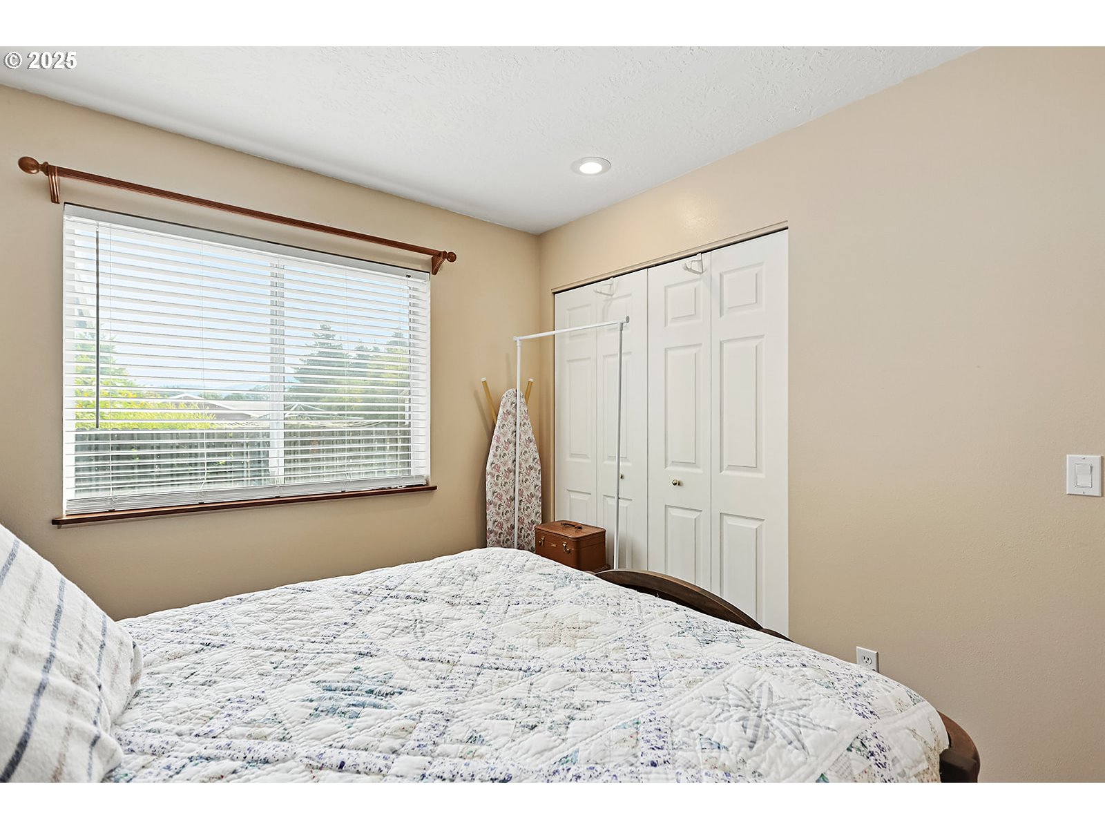 832 Adams Loop Hood River, OR 97031 - Photo 29 of 46 Bedroom