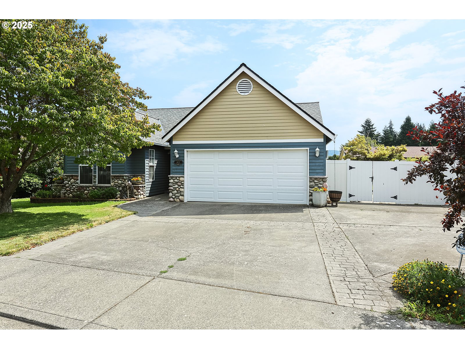 832 Adams Loop Hood River, OR 97031 - Photo 45 of 46 Parking