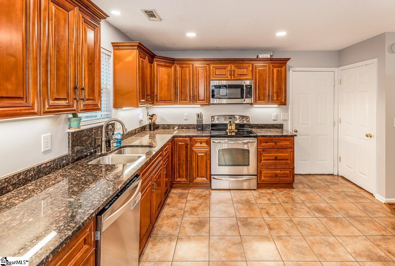 345 Riverside Chase Circle Greer, SC 29650 - Photo 5 of 17