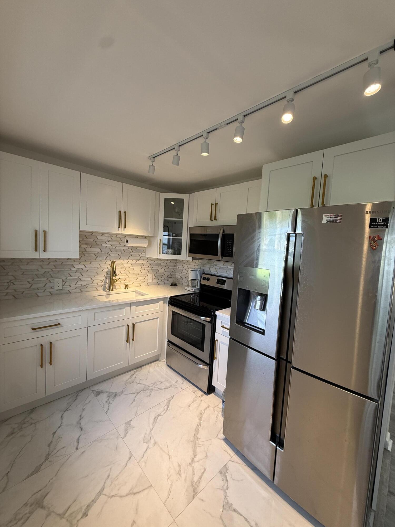 389 Fanshaw Drive, Unit 389 Boca Raton, FL 33434 - Photo 1 of 29 IMG_5635