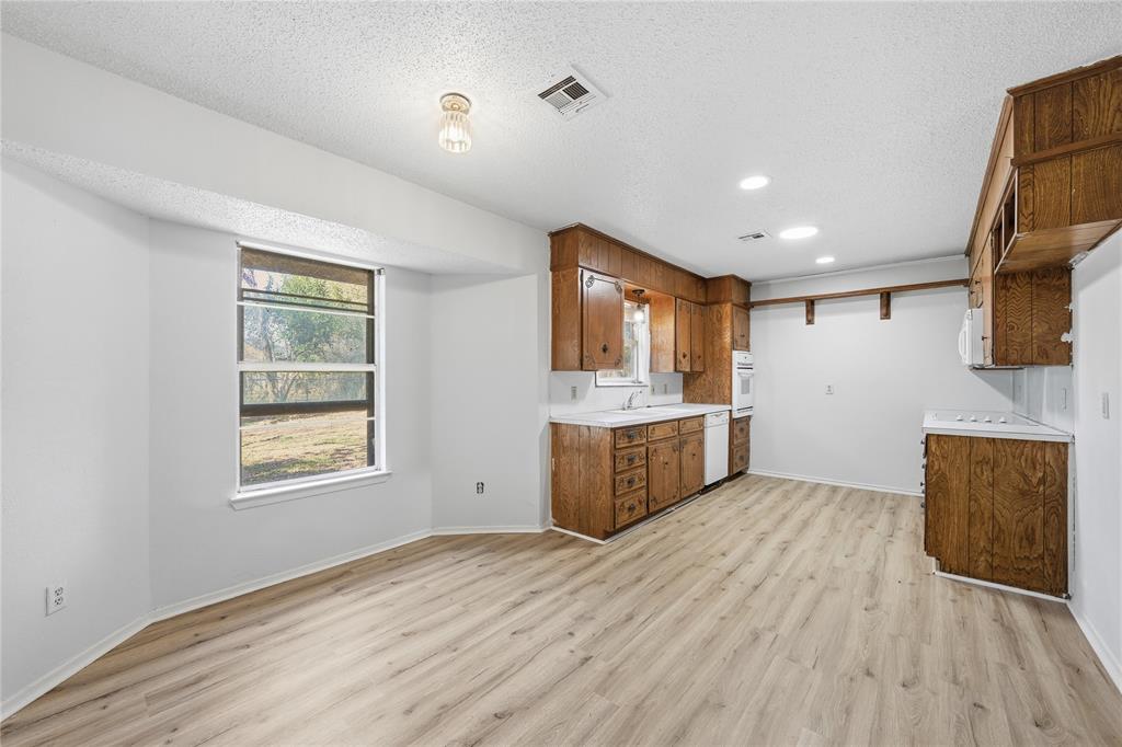 2711 Old Robinson Road Waco, TX 76706 - Photo 5 of 17