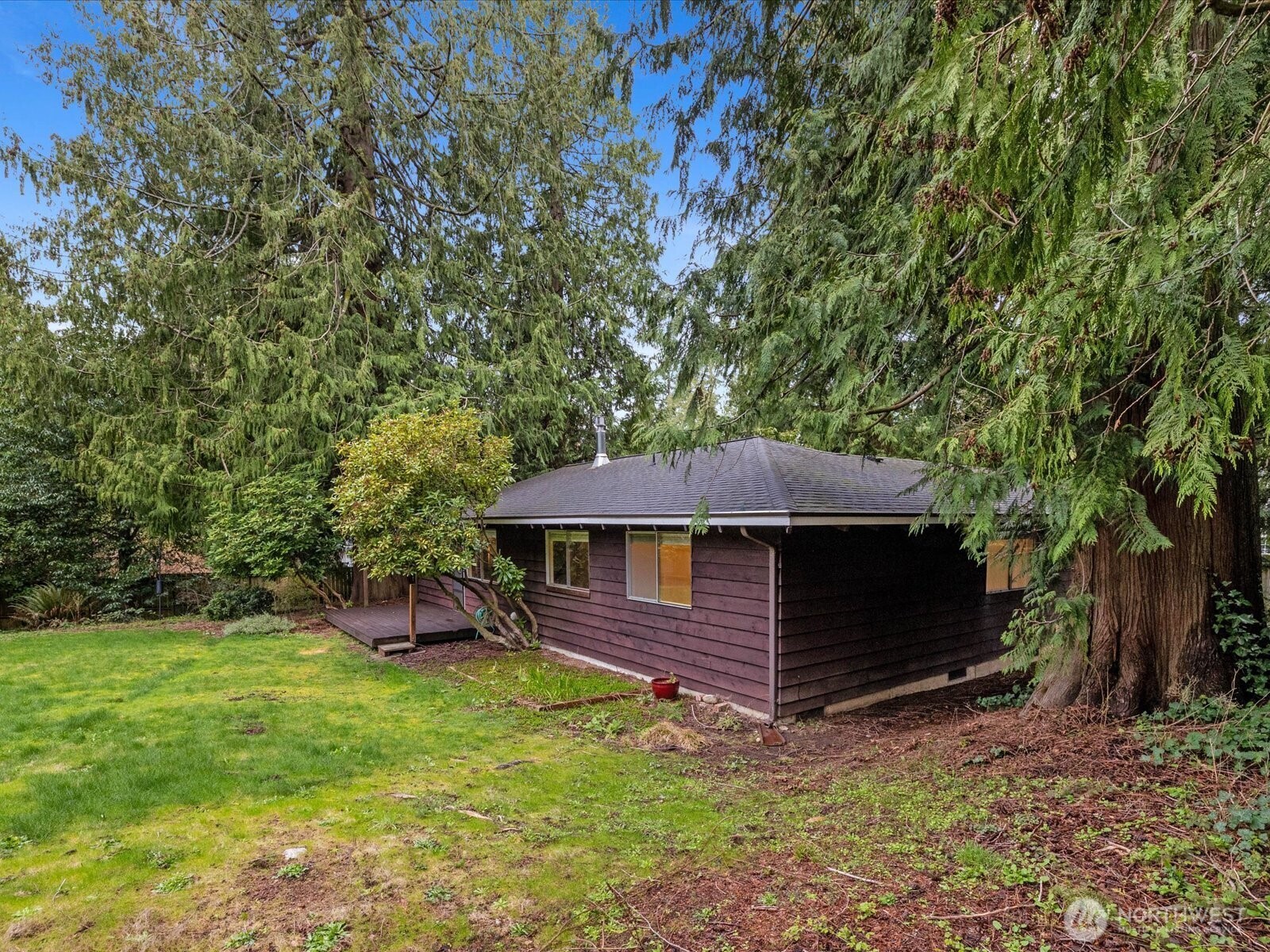 8506 192nd Street Southwest Edmonds, WA 98026 - Photo 34 of 37 a backyard of a house with table and chairs