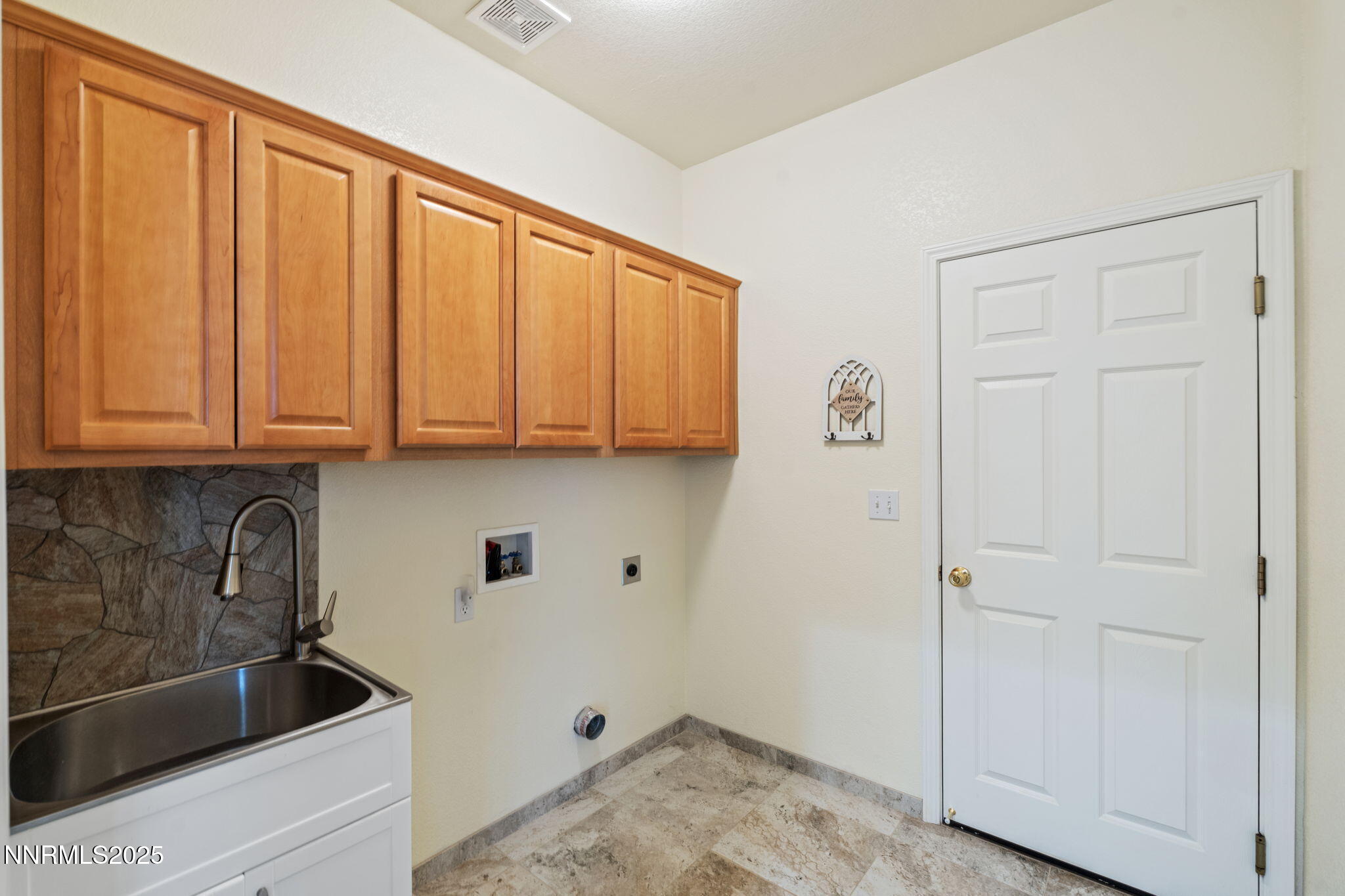 4017 Mt Jefferson Drive Reno, NV 89508 - Photo 38 of 45 39-web-or-mls-DSC03250