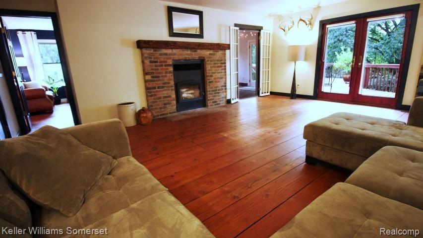 3505 Ray Road Oxford, MI 48370 - Photo 16 of 68 02 Living room 2 (Small).jpg