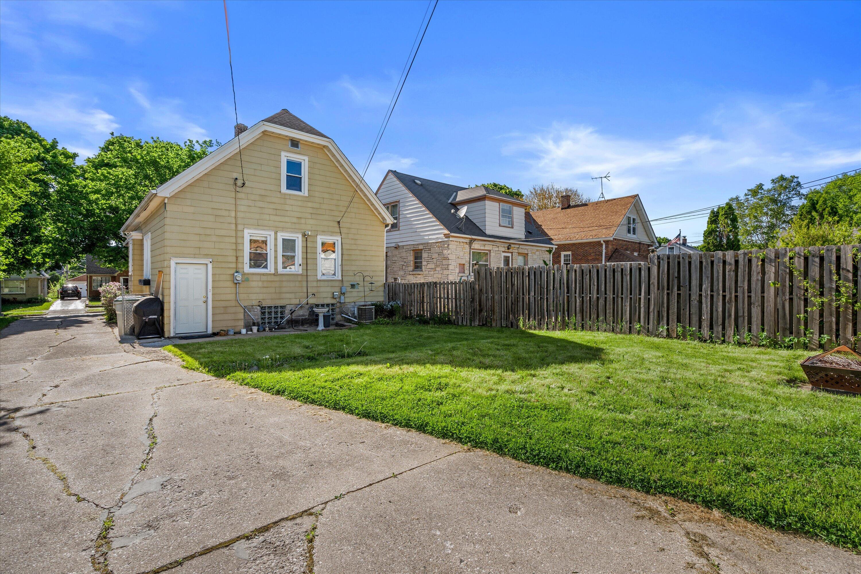 3018 North 74th Street Milwaukee, WI 53210 - Photo 41 of 52 backyard