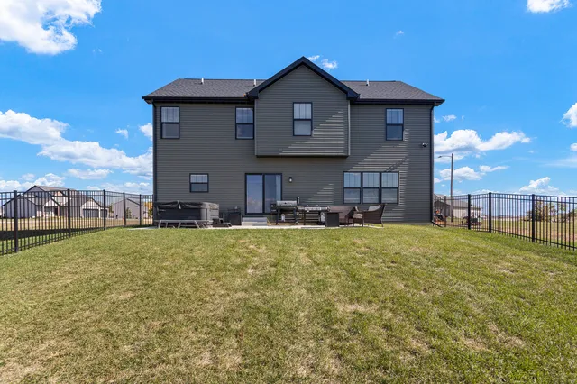 $414,900 | 103 Wildflower, Heyworth, IL 61745