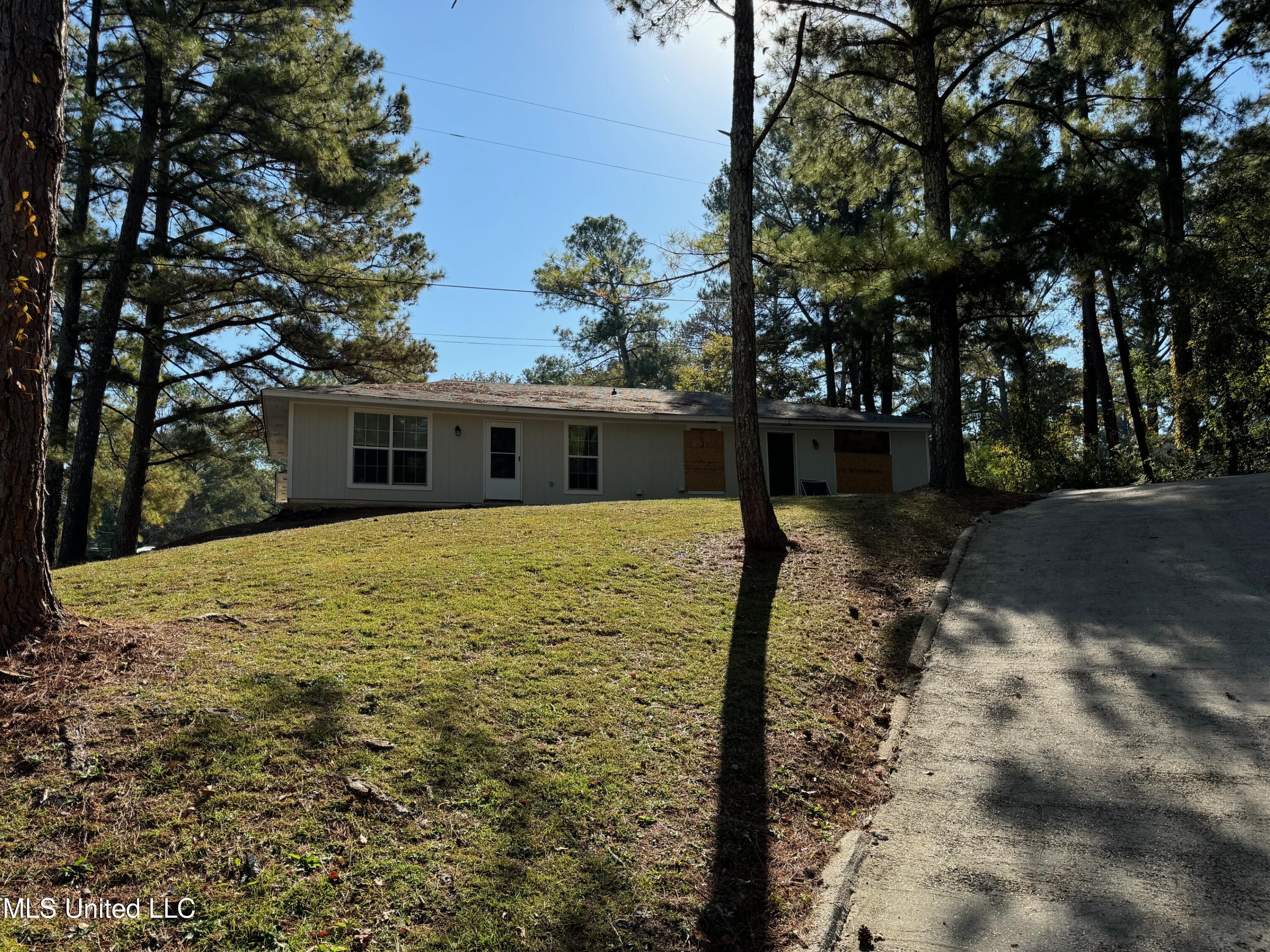 239-241 Lawrence Road Jackson, MS 39206 - Photo 1 of 19 IMG_1737