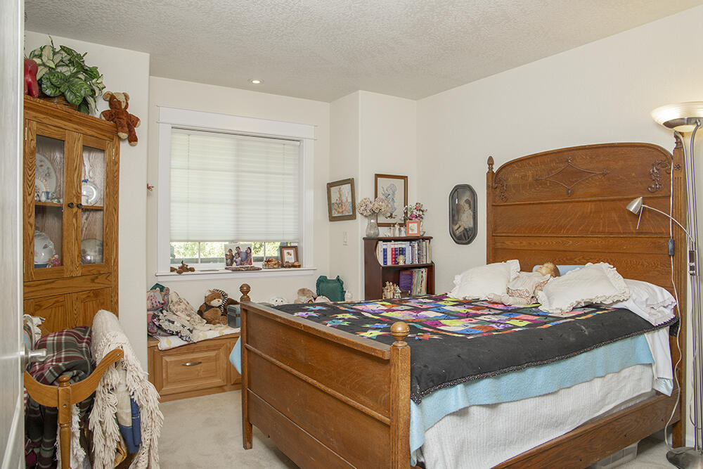 165 Hogan Road Jacksonville, OR 97530 - Photo 18 of 56 17a