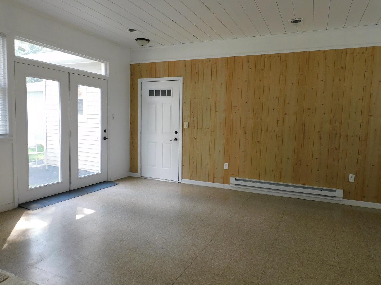 1419 Main Street Spring Grove, IL 60081 - Photo 17 of 27 an empty room with windows