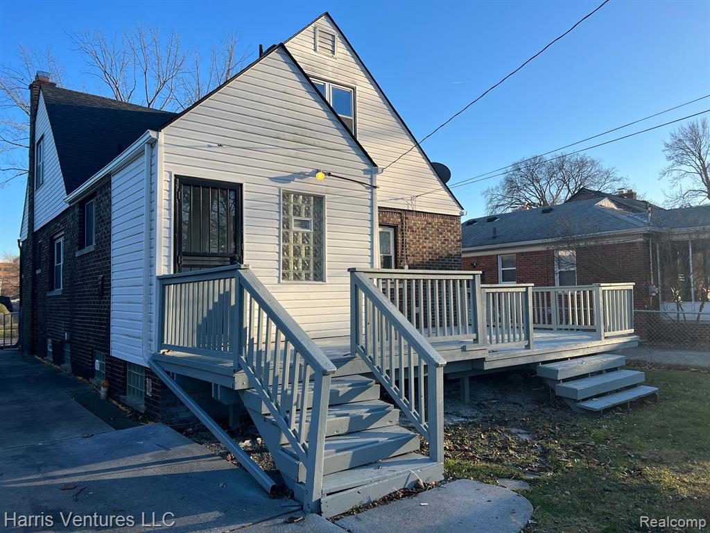 19183 Rolandale Street Grosse Pointe, MI 48236 - Photo 6 of 31