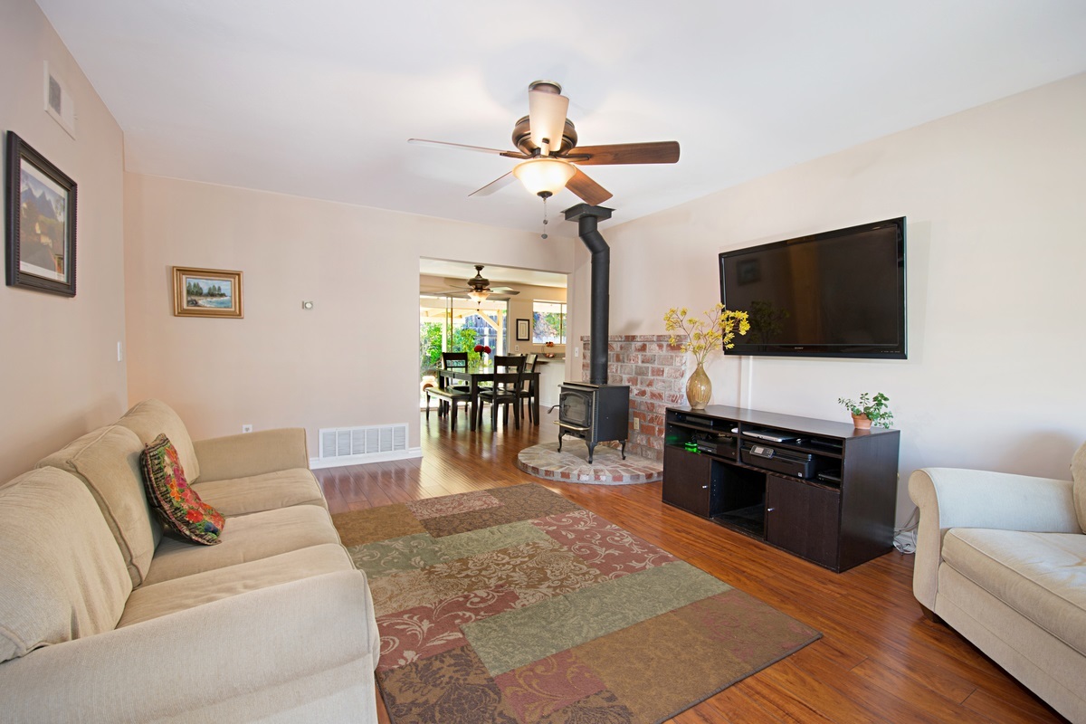 13361 Carriage Road Poway, CA 92064 - Photo 4 of 24
