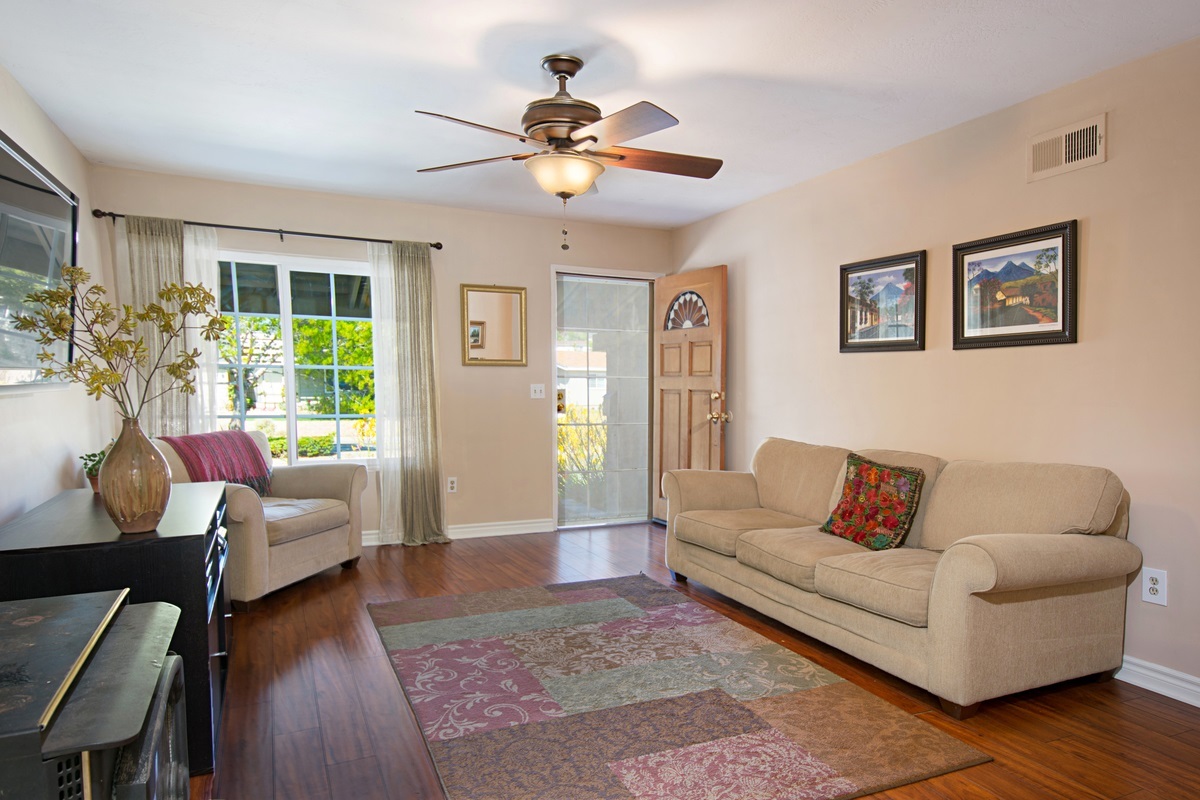 13361 Carriage Road Poway, CA 92064 - Photo 5 of 24