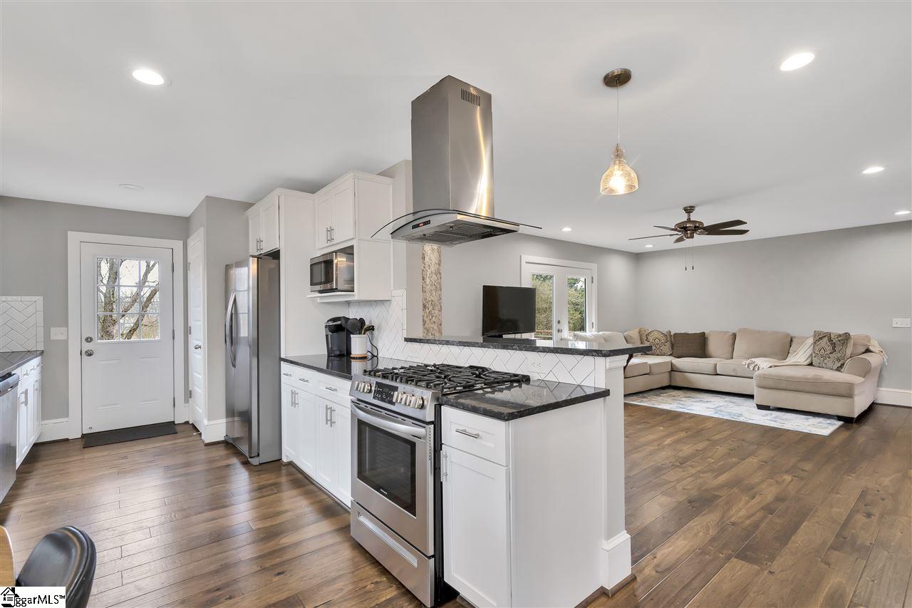 17 Wolseley Road Greenville, SC 29615 - Photo 2 of 19 Gallery Image 2