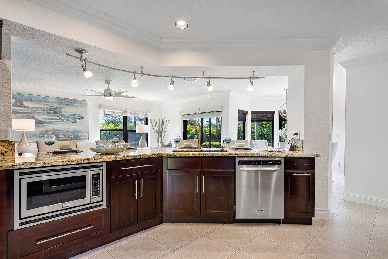 23228 L'Ermitage Circle Boca Raton, FL 33433 - Photo 13 of 36 Kitchen