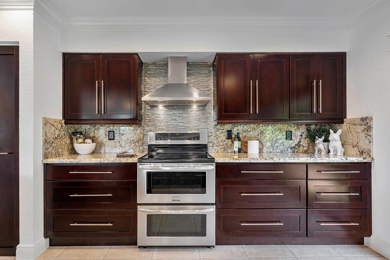 23228 L'Ermitage Circle Boca Raton, FL 33433 - Photo 14 of 36 Kitchen