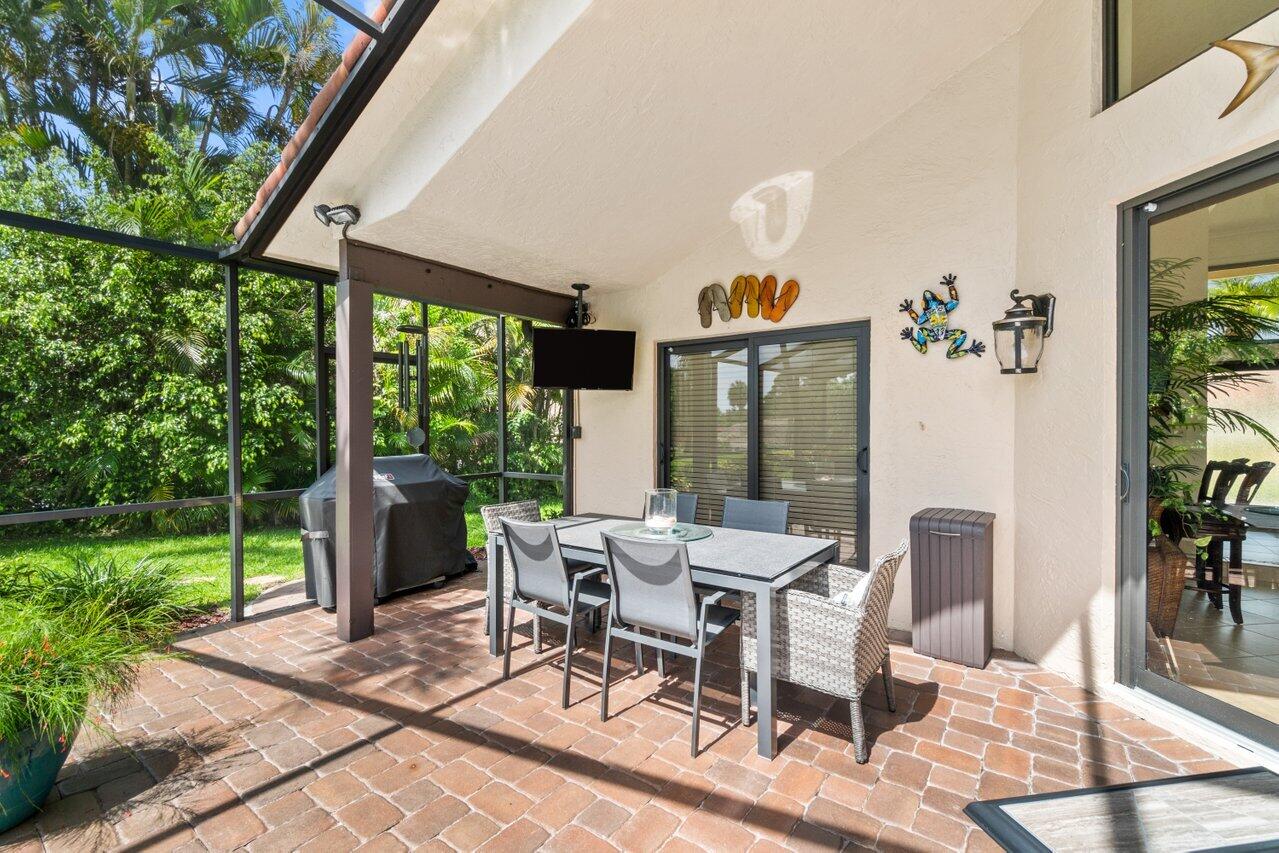 23228 L'Ermitage Circle Boca Raton, FL 33433 - Photo 20 of 36 Outdoor Dining
