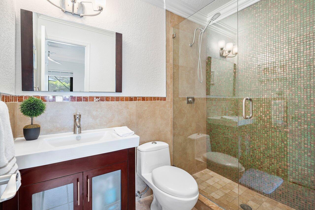 23228 L'Ermitage Circle Boca Raton, FL 33433 - Photo 23 of 36 Main Floor Guest Bath