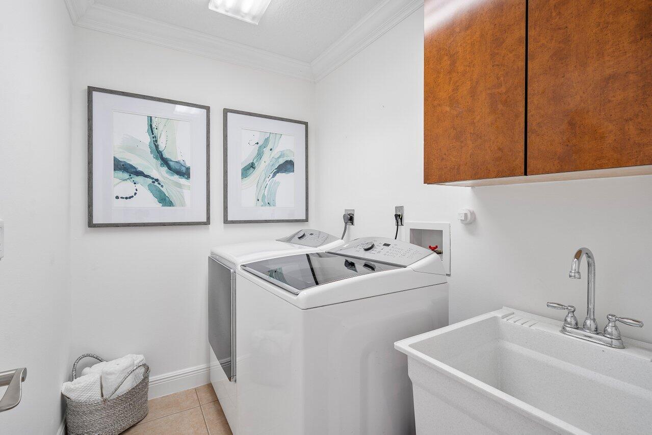 23228 L'Ermitage Circle Boca Raton, FL 33433 - Photo 33 of 36 Main Floor Laundry