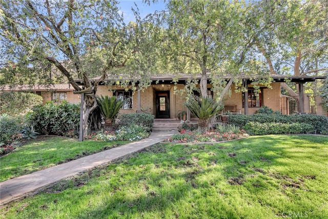 a view of a backyard of the house