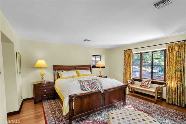 a view of a backyard with pathway