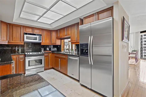 $885,000 | 520 Brickell Key Drive, Unit A1404, Miami, FL 33131