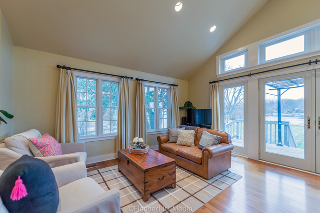 1727 Riverside Avenue St. Charles, IL 60174 - Photo 15 of 50 a living room with furniture and a large window