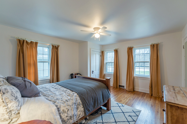 1727 Riverside Avenue St. Charles, IL 60174 - Photo 20 of 50 a bedroom with a large bed and a window