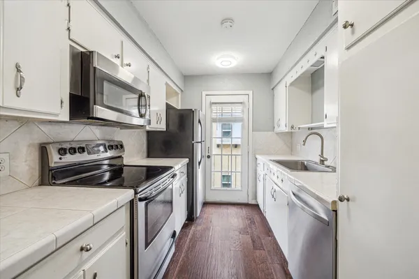 $1,595 | 2744 Briarhurst Drive, Unit 16, Houston, TX 77057