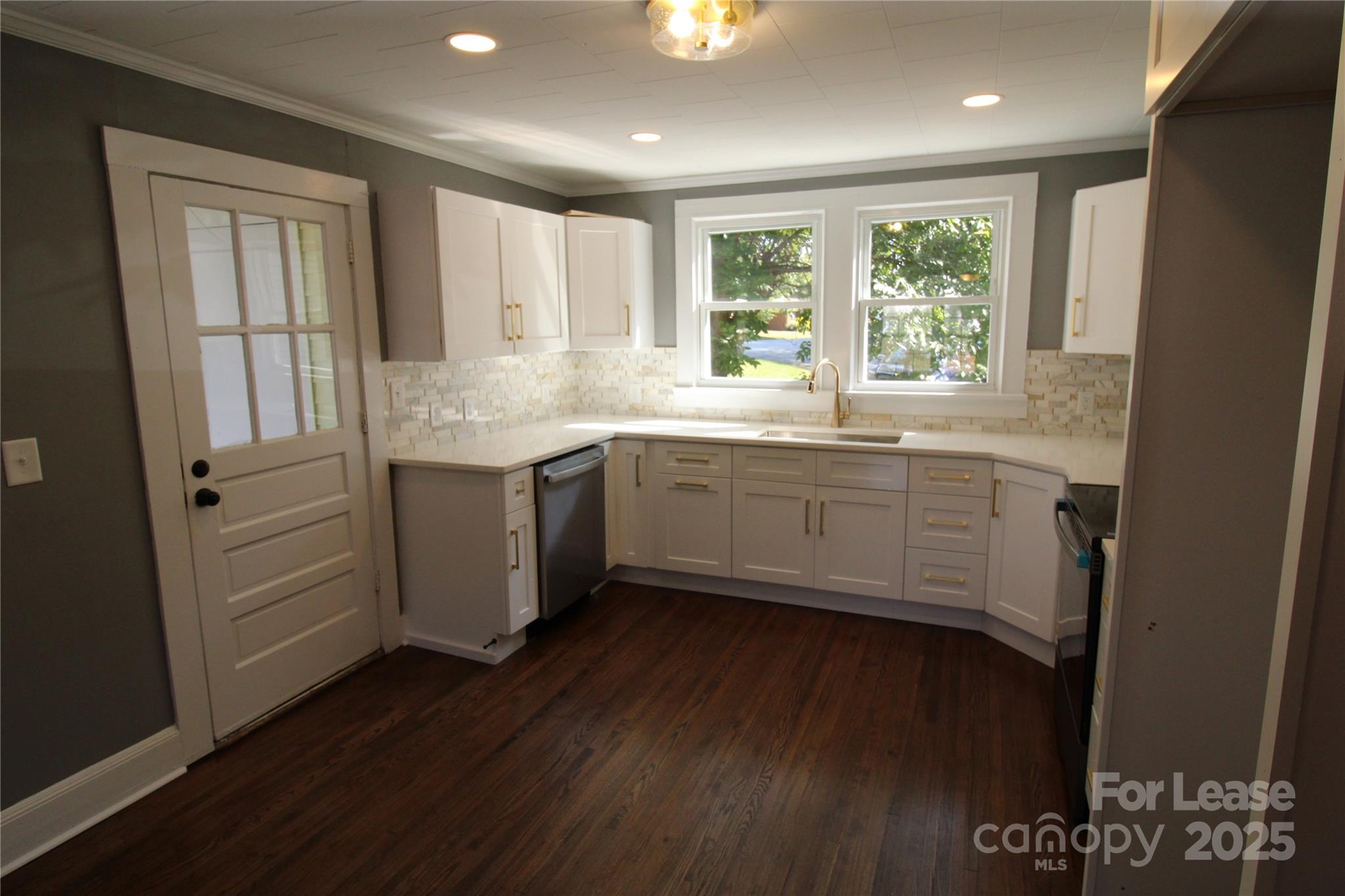 39 Walnut Avenue Northwest Concord, NC 28027 - Photo 3 of 16