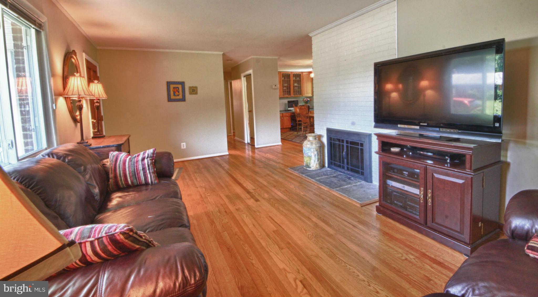 7600 Hamlet Street Springfield, VA 22151 - Photo 3 of 23 Family Room