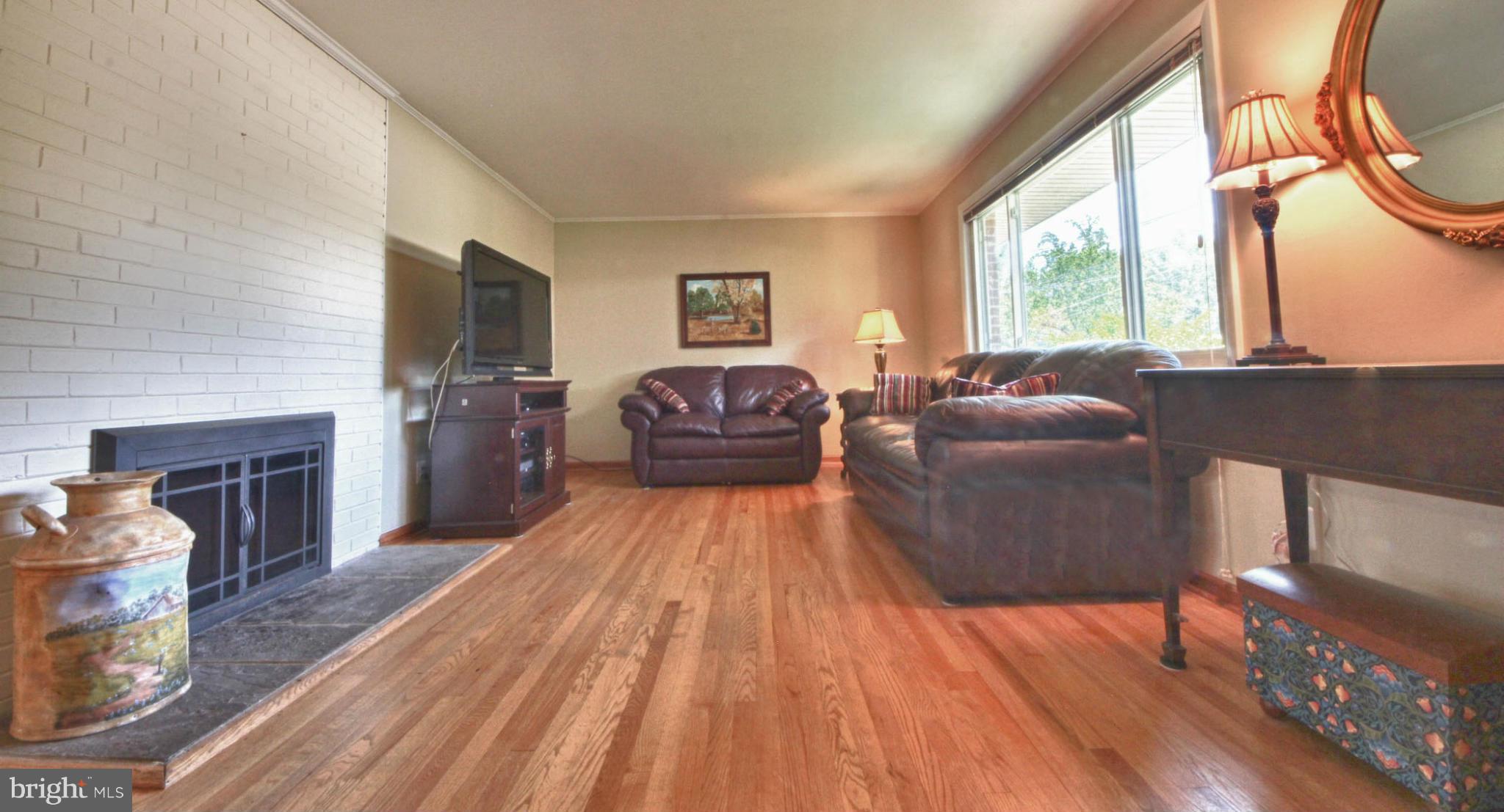 7600 Hamlet Street Springfield, VA 22151 - Photo 5 of 23 Family Room