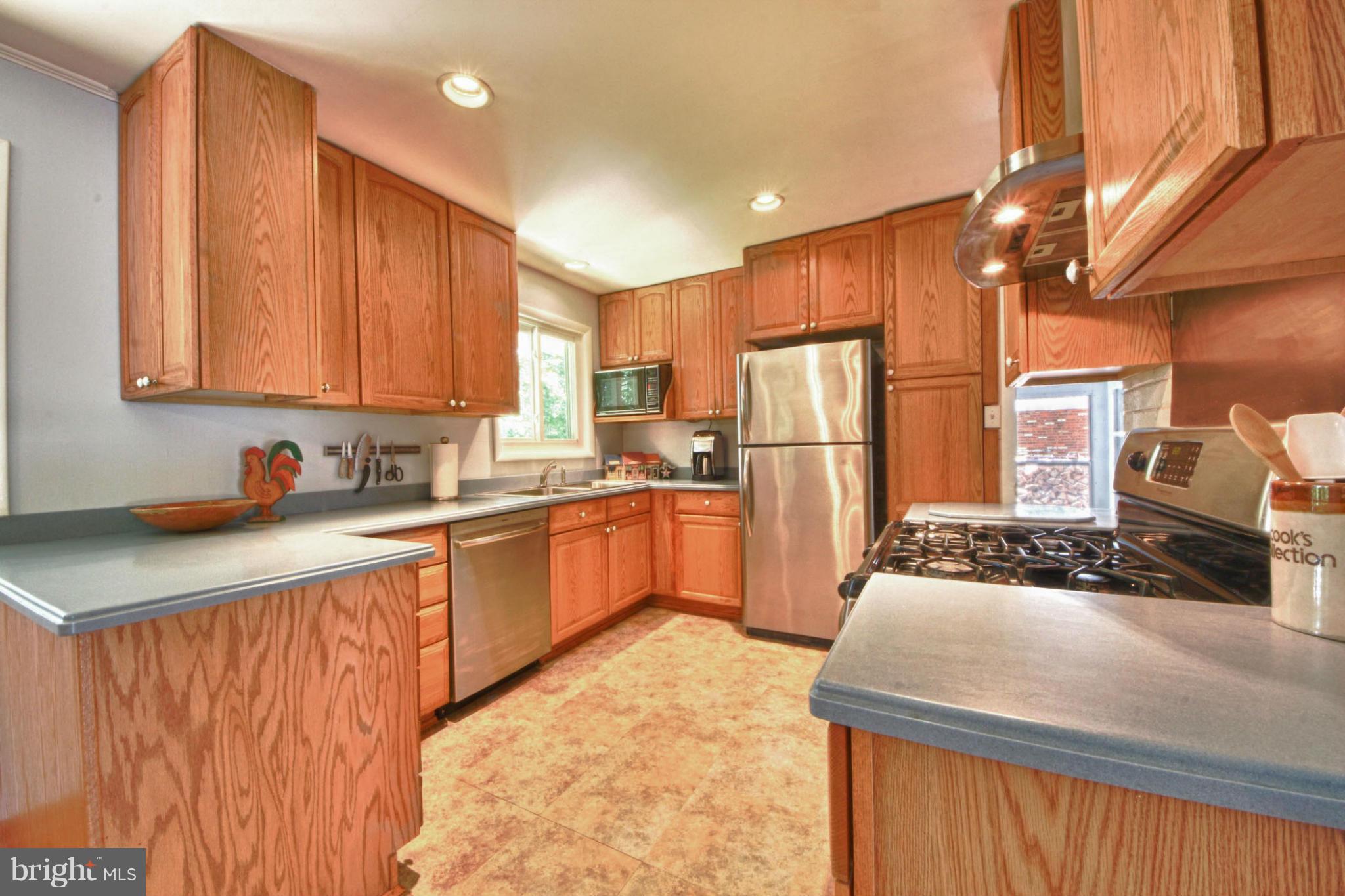 7600 Hamlet Street Springfield, VA 22151 - Photo 6 of 23 Kitchen