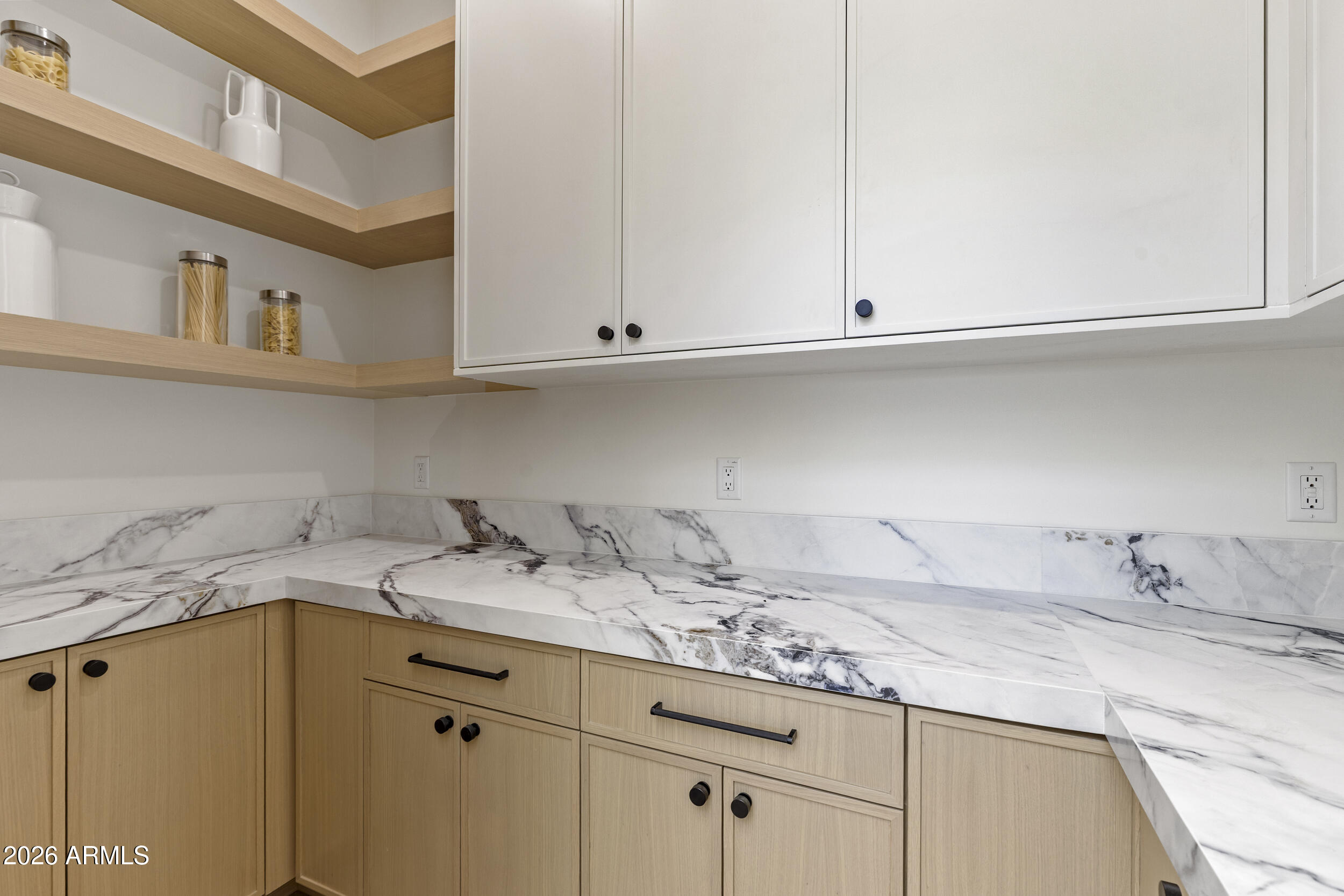 4234 North 42nd Place Phoenix, AZ 85018 - Photo 17 of 78 Butlers pantry