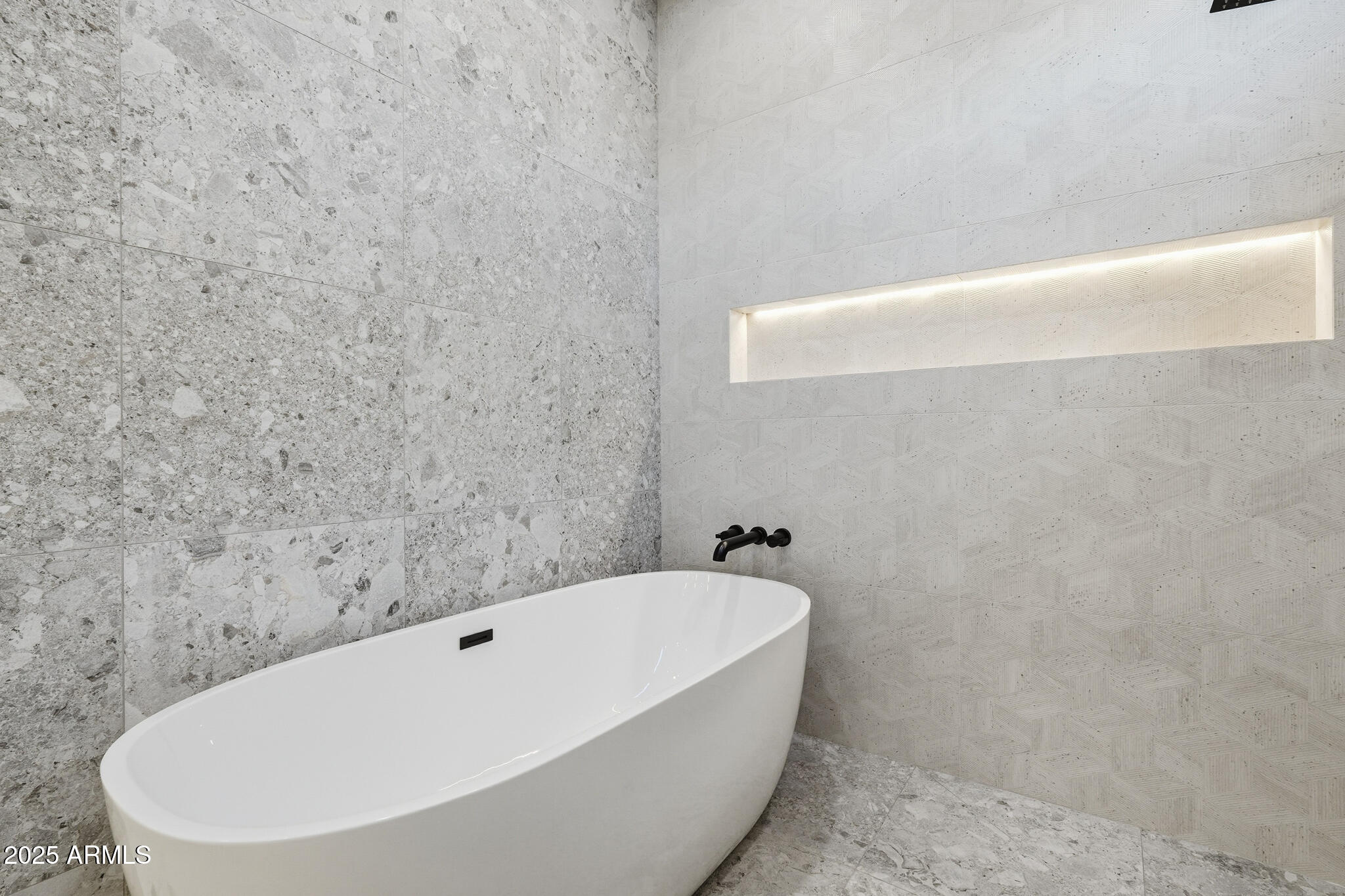 4234 North 42nd Place Phoenix, AZ 85018 - Photo 35 of 78 70" soaker tub