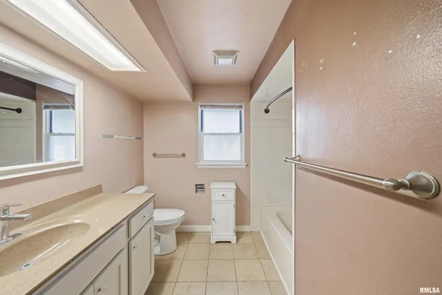 $224,900 | 1817 West Bel Aire Avenue, Peoria, IL 61614