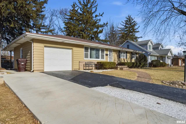 $224,900 | 1817 West Bel Aire Avenue, Peoria, IL 61614