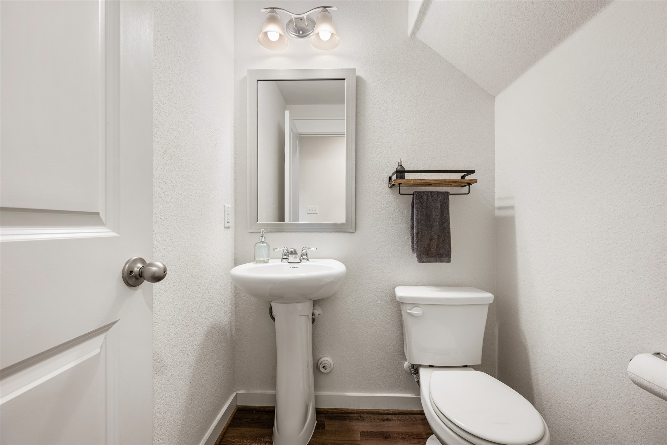 8204 Prairie Rye Drive Lago Vista, TX 78645 - Photo 14 of 39 Downstairs half bath.