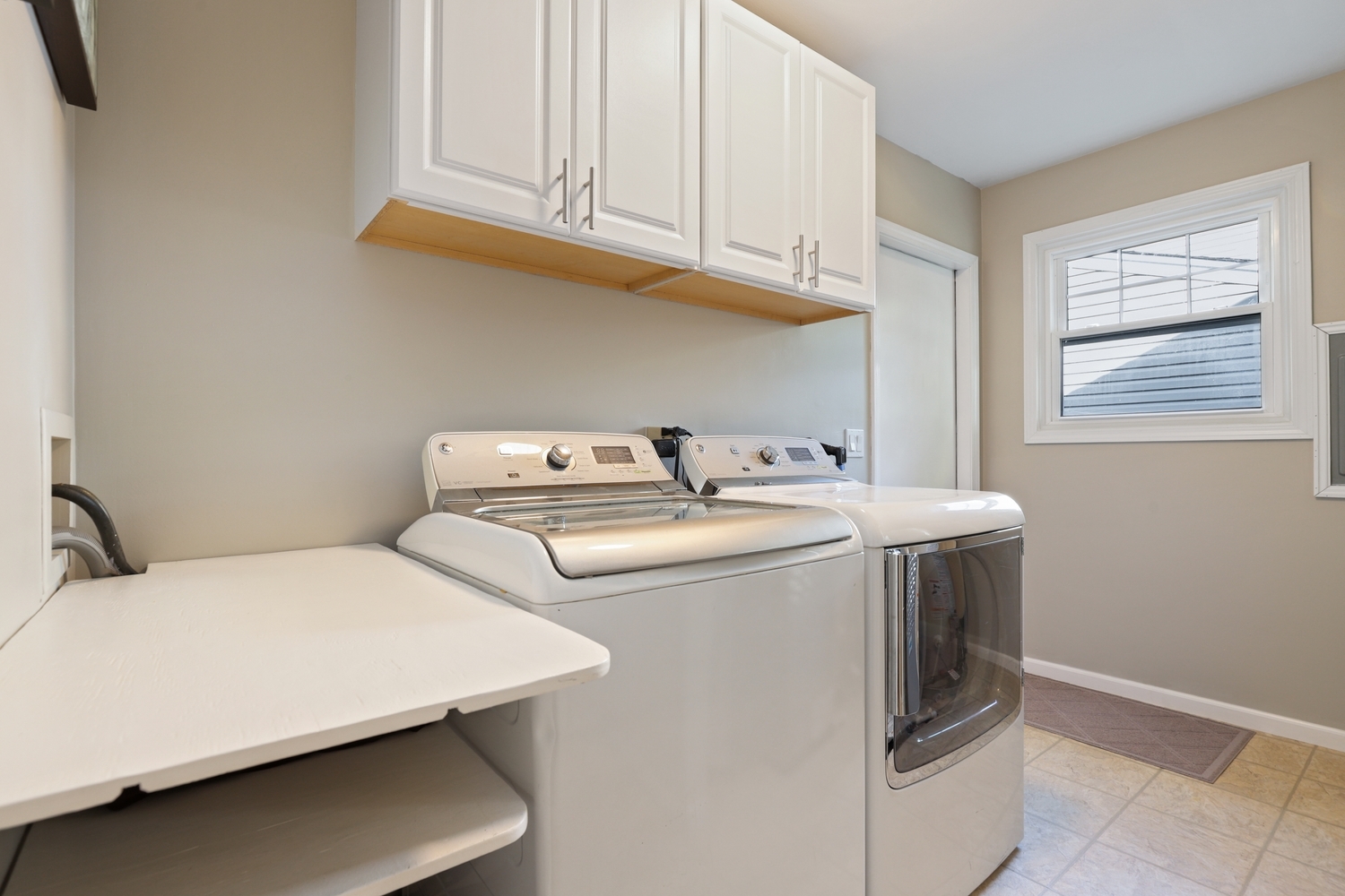 350 Pearson Circle Naperville, IL 60563 - Photo 13 of 32 a utility room with dryer and washer