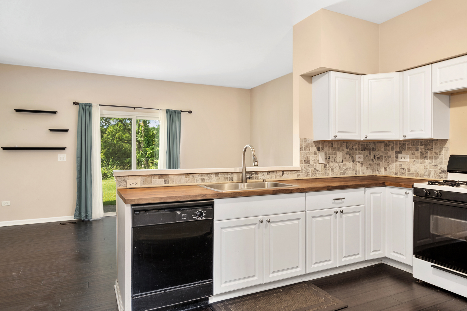 2427 Oak Tree Lane Plainfield, IL 60586 - Photo 10 of 24 a kitchen that has a sink and a stove