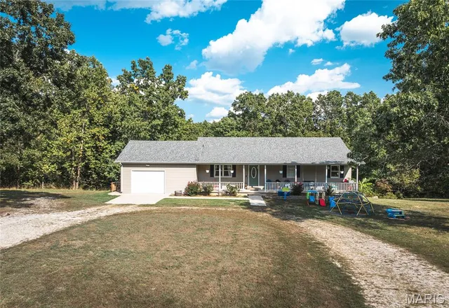 $295,000 | 24950 Majestic Lane, Lebanon, MO 65536