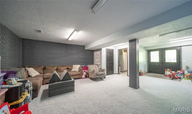 $295,000 | 24950 Majestic Lane, Lebanon, MO 65536