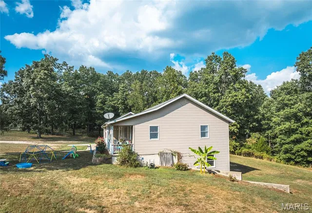 $295,000 | 24950 Majestic Lane, Lebanon, MO 65536