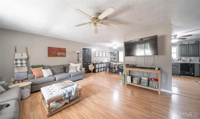 $295,000 | 24950 Majestic Lane, Lebanon, MO 65536