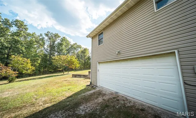 $295,000 | 24950 Majestic Lane, Lebanon, MO 65536