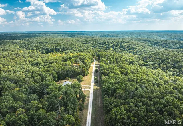 $295,000 | 24950 Majestic Lane, Lebanon, MO 65536