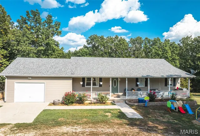 $295,000 | 24950 Majestic Lane, Lebanon, MO 65536