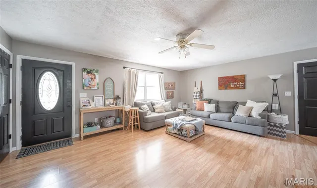 $295,000 | 24950 Majestic Lane, Lebanon, MO 65536