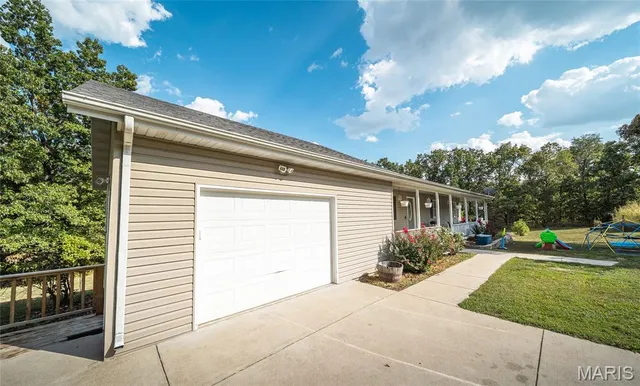 $295,000 | 24950 Majestic Lane, Lebanon, MO 65536