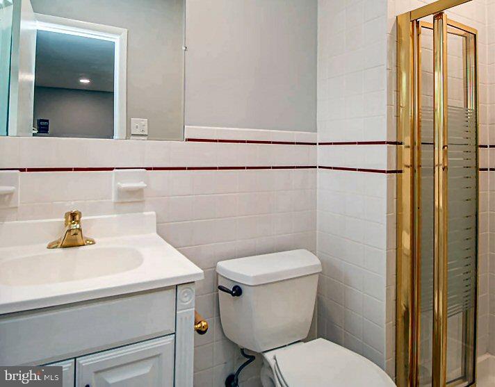 7503 Murillo Street Springfield, VA 22151 - Photo 16 of 24 Main Bath