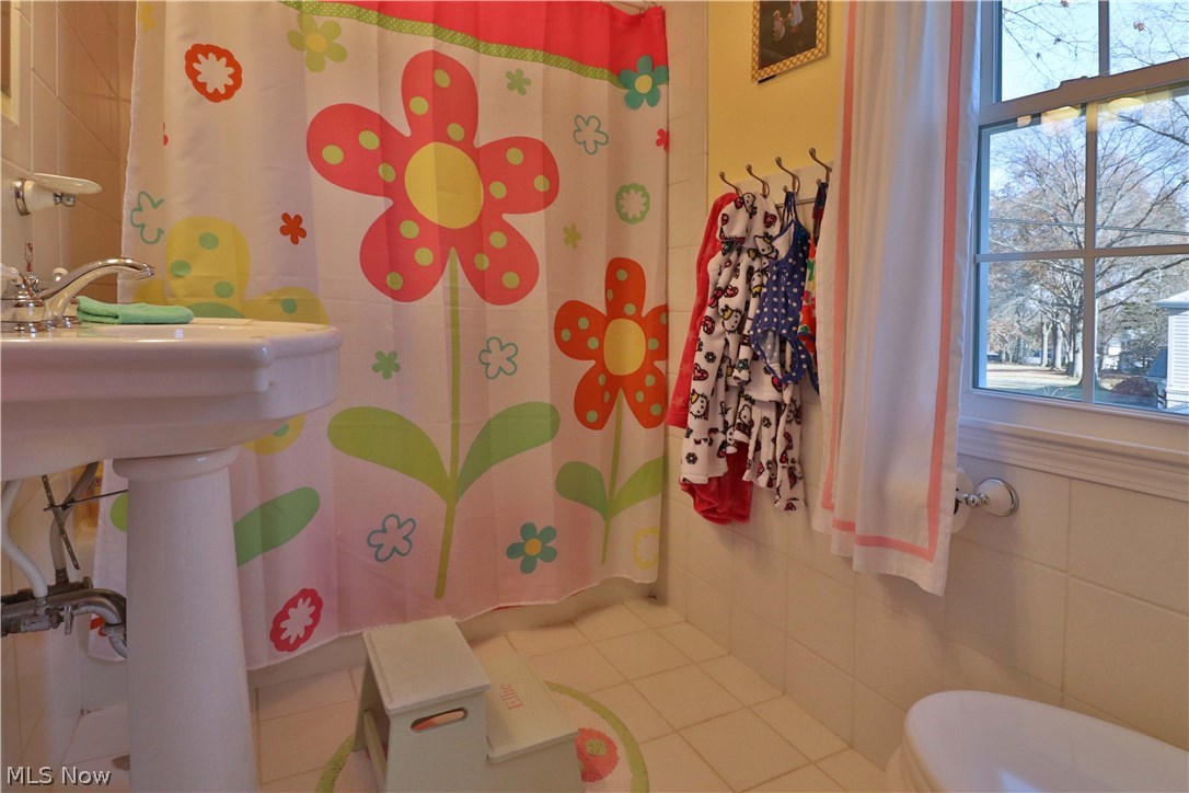 318 Kimberly Road Akron, OH 44313 - Photo 17 of 30 Gallery Image 17
